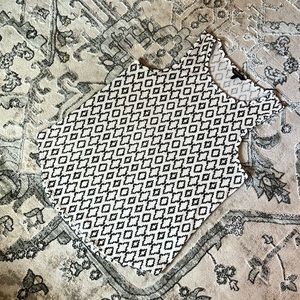 Banana Republic size Large black and white geometric knit tank top